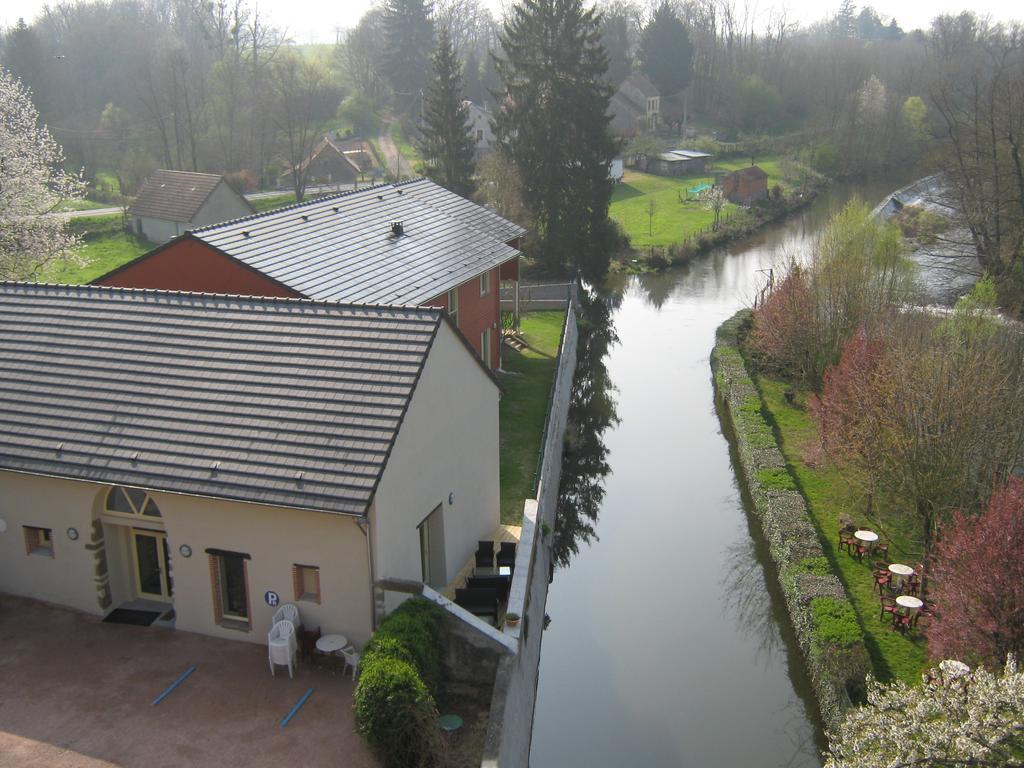 Auberge Du Moulin Marin Lapalisse Exterior foto